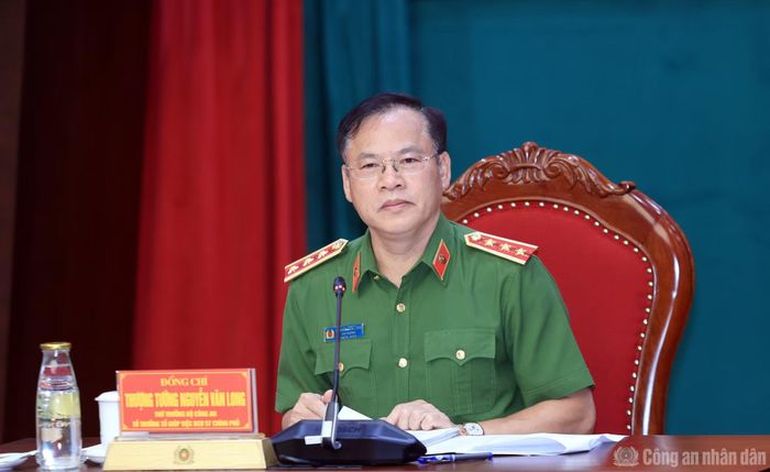  Thứ trưởng Nguyễn Văn Long điều hành phần thảo luận. 