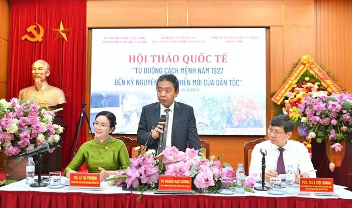  Thứ trưởng Bộ VHTTDL Hoàng Đạo Cương, Giám đốc Khu Di tích Hồ Chí Minh tại Phủ Chủ tịch Lê Thị Phượng, Viện trưởng Viện Hồ Chí Minh và các lãnh tụ của Đảng thuộc Học viện Chính trị quốc gia Hồ Chí Minh Lý Việt Quang. 