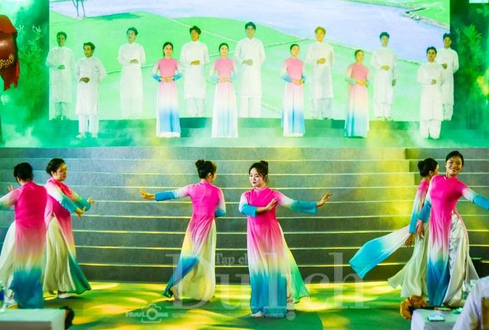 Chương trình khai mạc sáng ngày 31-5 nổi bật với show hợp xướng “Thanh Âm Dòng Phù Sa".