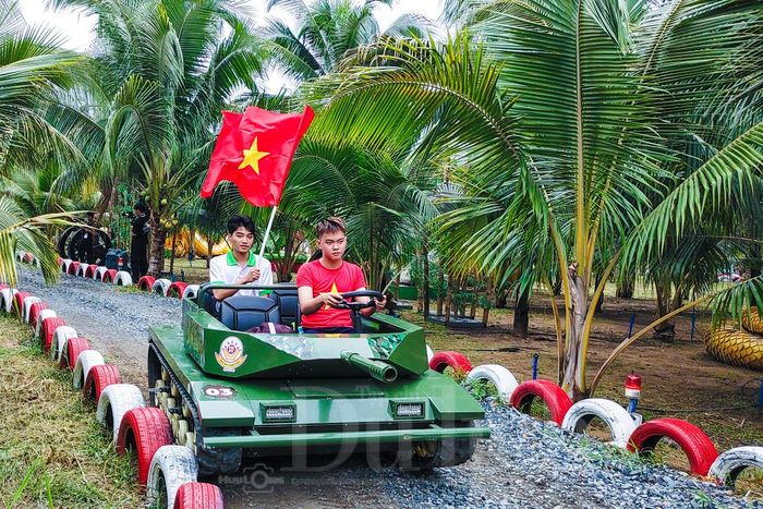 Các hoạt động vui chơi giải trí hấp dẫn du khách gần xa đặc biệt là các bạn trẻ.