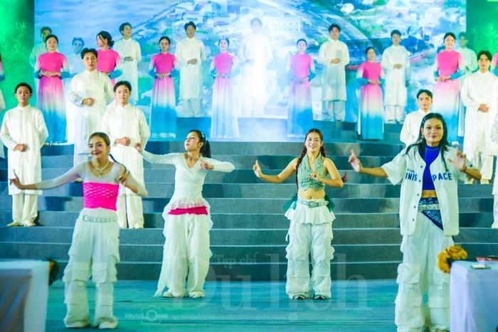 Nơi âm nhạc dân gian hòa quyện cùng hơi thở đương đại để kể câu chuyện miền đồng bằng trù phú.