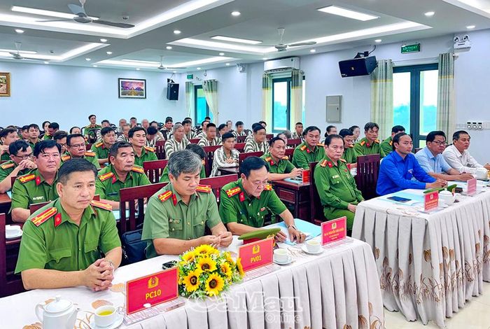 Các đại biểu dự lễ công bố quyết định đặc xá năm 2026 của Chủ tịch nước tại Trại tạm giam số 2 (Công an tỉnh Cà Mau).