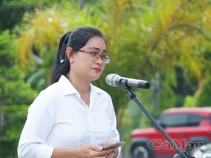 Nhà báo Nguyễn Kiều Nương, Chi bộ phòng Phóng viên kể chuyện Bác Hồ dặn người làm báo tại buổi sinh hoạt dưới cờ.