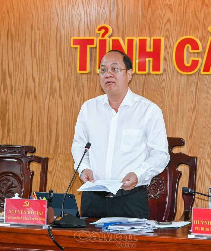 Đồng chí Nguyễn Hồ Hải, Ủy viên Ban Chấp hành Trung ương Đảng, Bí thư Tỉnh ủy, Trưởng Đoàn ĐBQH tỉnh phát biểu tại buổi làm việc.
