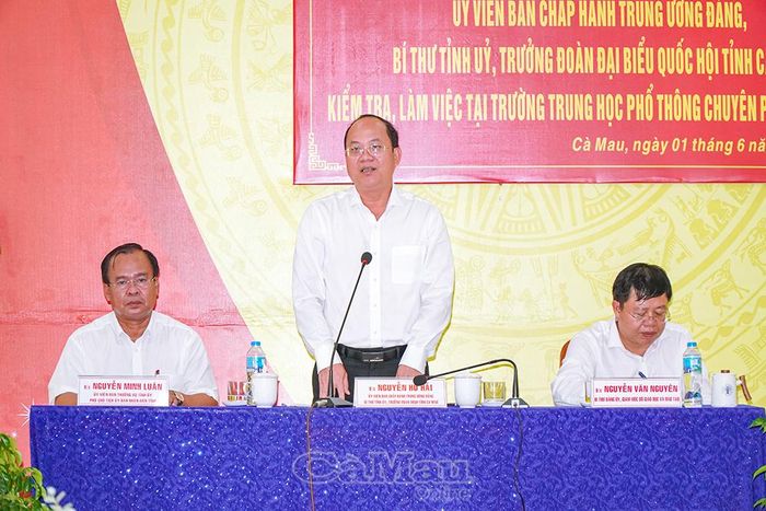  Bí thư Tỉnh ủy Nguyễn Hồ Hải đề nghị Trường THPT chuyên Phan Ngọc Hiển tiếp tục nâng cao chất lượng giáo dục mũi nhọn và quan tâm hỗ trợ học sinh trước Kỳ thi tốt nghiệp THPT năm 2026.