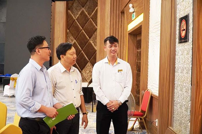 Đoàn giám sát kiểm tra tại Khách sạn Mường Thanh Luxury Cần Thơ. Ảnh: ST