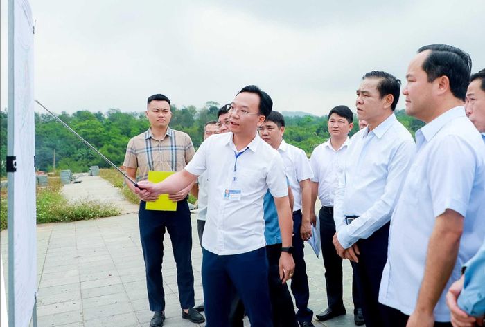 Chủ tịch UBND tỉnh Nghệ An Võ Trọng Hải kiểm tra tiến độ dự án đầu tư công trên địa bàn tỉnh. Ảnh: ST