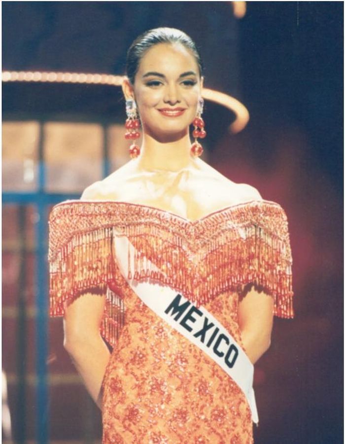 Bà Lupita Jones ghi dấu ấn đặc biệt khi trở thành người đẹp Mexico đầu tiên giành vương miện Hoa hậu Hoàn vũ.