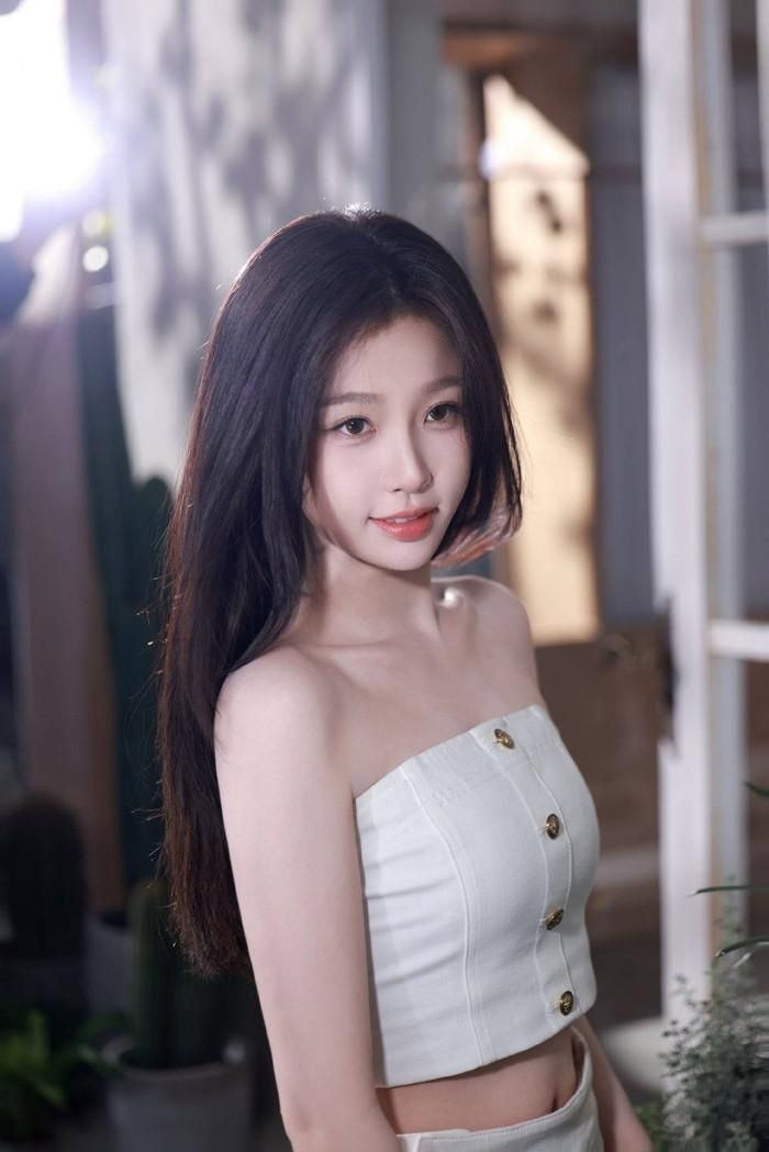Qua những bức ảnh do phòng làm việc tung ra, Ngu Thư Hân vẫn giữ vững phong độ về nhan sắc. Ảnh: Weibo Studio của Ngu Thư Hân.