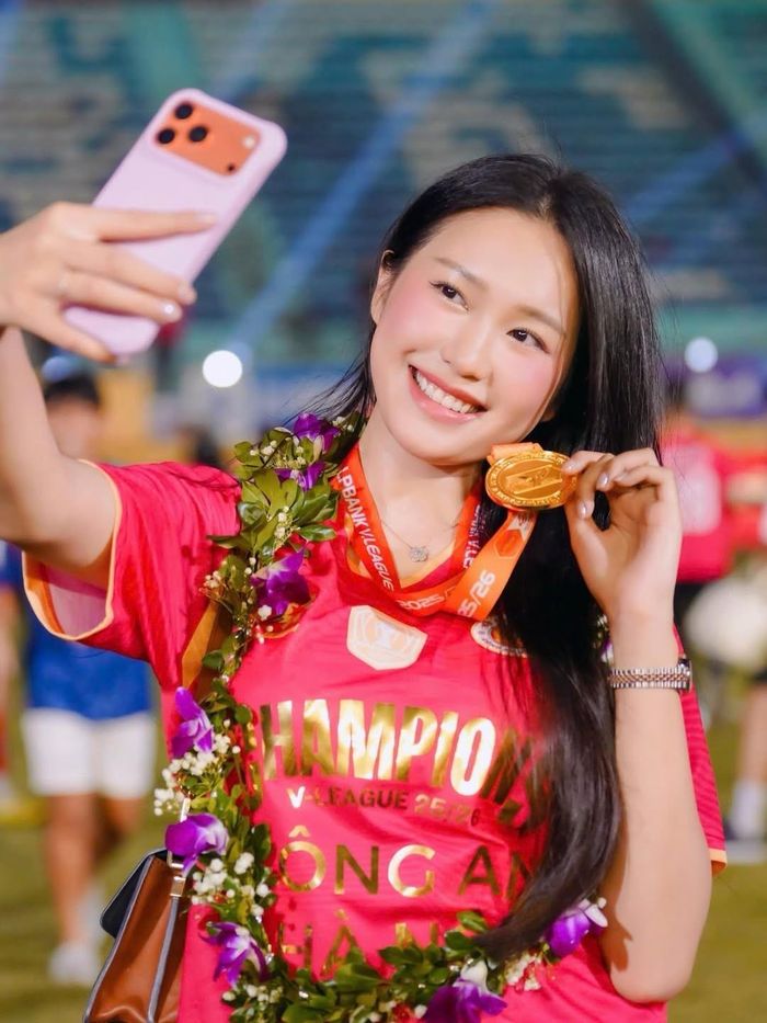 Nhan sắc tươi tắn, rạng rỡ hút mắt người nhìn của Doãn Hải My.