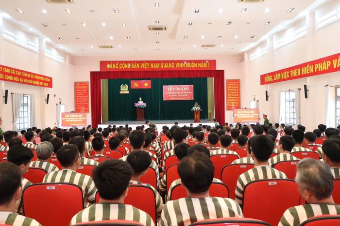 Quang cảnh buổi lễ công bố quyết định đặc xá