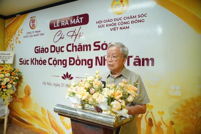 Ông Nguyễn Hồng Quân, nguyên Ủy viên Trung ương Đảng, Chủ tịch Trung ương Hội Giáo dục chăm sóc sức khỏe cộng đồng Việt Nam phát biểu.