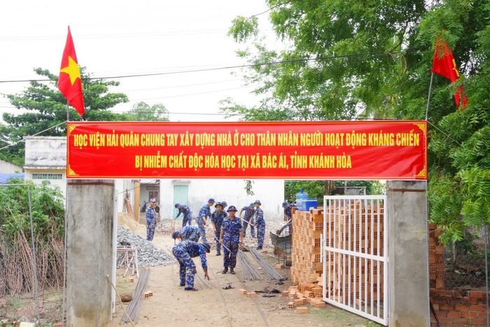 Quang cảnh học viện xây nhà tại thôn Trà Co 2, xã Bác Ái, tỉnh Khánh Hòa.