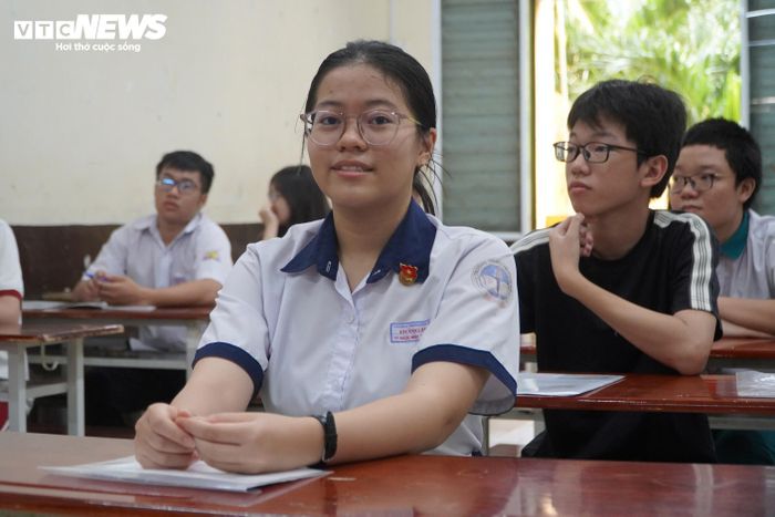 Sáng nay (1/6), thí sinh tại TP.HCM bước vào môn thi đầu tiên vào lớp 10 công lập.
