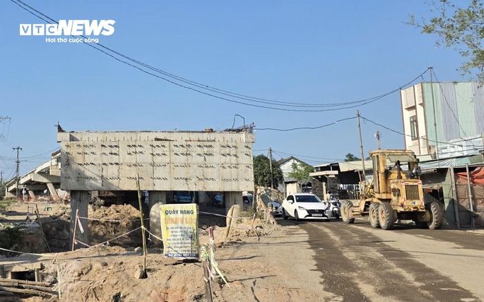 Theo kế hoạch ban đầu, thời gian thi công xây dựng là 22 tháng, dự kiến hoàn thành vào đầu năm 2025. Tuy nhiên, trước thực trạng dự án gặp vướng mắc, Bộ Xây dựng đã phê duyệt điều chỉnh tiến độ thực hiện dự án đến tháng 10/2026.