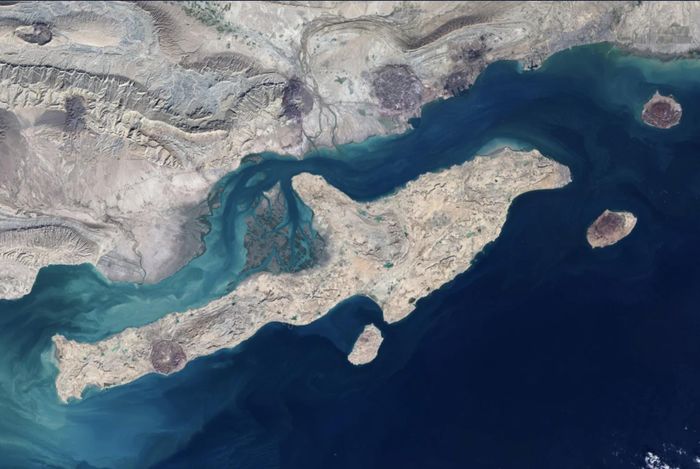 Ảnh vệ tinh của đảo Qeshm thuộc tỉnh Hormozgan, Iran. Hòn đảo này là một trong hai mục tiêu của cuộc tấn công quân sự của Mỹ. (Ảnh: AP)