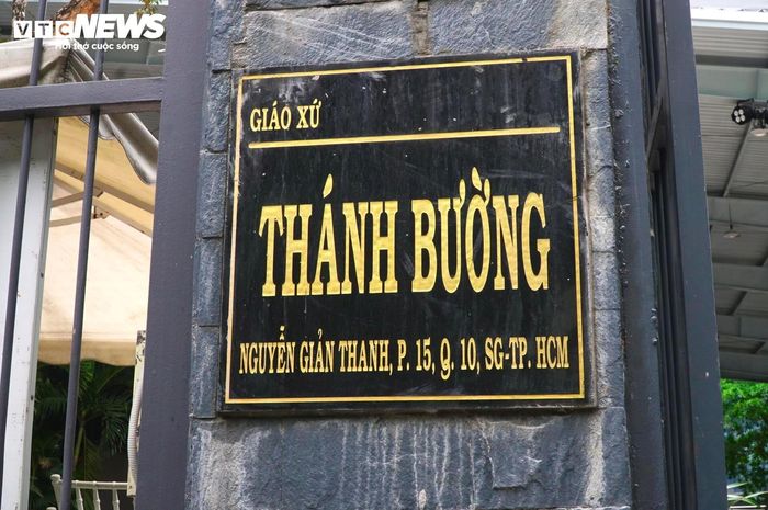 Một chi tiết đặc biệt, cách công viên không xa (khoảng 300 mét), tại Nhà thờ Thánh Bường (góc đường Nguyễn Giản Thanh - Trường Sơn), một tháp nước cổ vẫn hiện diện.