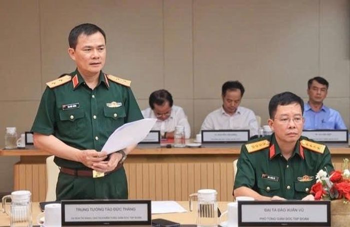 Chủ tịch kiêm Tổng giám đốc Viettel báo cáo về triển khai nhiệm đề tài nghiên cứu khoa học công nghệ lĩnh vực đường sắt. Ảnh: Viettel