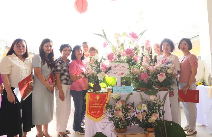 Tác phẩm "Hương sen gia đình Việt" giành giải Nhất cuộc thi cắm hoa năm 2026. Ảnh: PV
