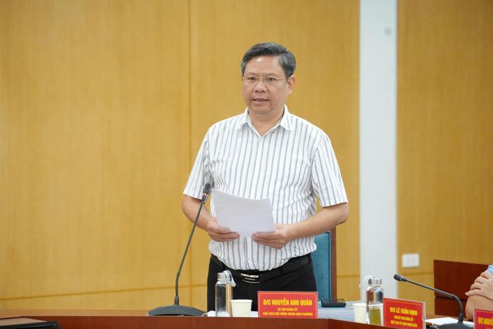 Bí thư Đảng ủy, Chủ tịch HĐND phường Ô Chợ Dừa Nguyễn Anh Quân phát biểu tại hội nghị. Ảnh: Phạm Hùng