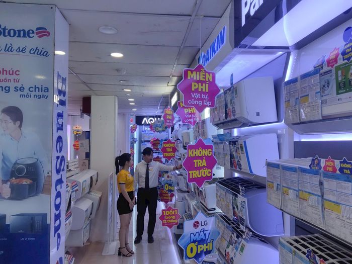 Điện Máy Xanh cũng đưa ra nhiều ưu đãi để kích cầu tiêu dùng. Ảnh: Khắc Kiên