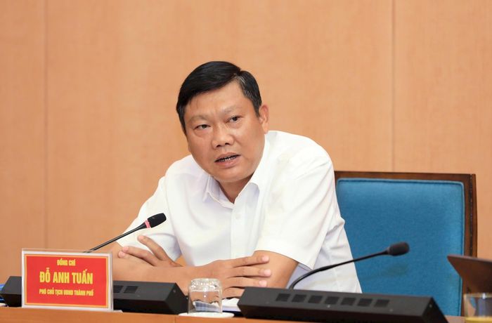 Phó Chủ tịch UBND thành phố Hà Nội Đỗ Anh Tuấn phát biểu tại cuộc họp. Ảnh: Viết Thành