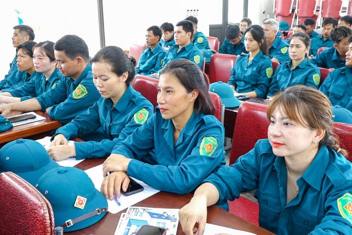 Các chiến sĩ dân quân tự vệ xã Vật Lại tham gia lễ khai mạc huấn luyện năm 2026 với tinh thần nghiêm túc, quyết tâm hoàn thành tốt nhiệm vụ được giao. Ảnh: Xã Vật Lại