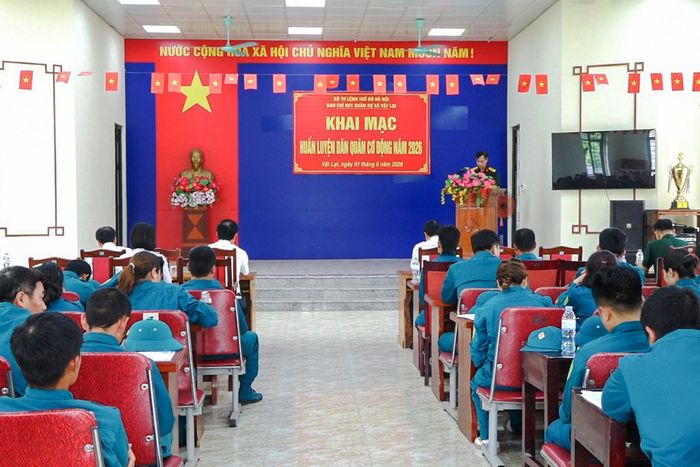 Quang cảnh lễ khai mạc huấn luyện dân quân cơ động năm 2026. Ảnh: Xã Vật Lại