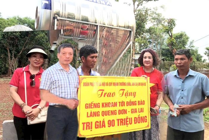 Trao tặng giếng khoan nước sạch tới đồng bào tại làng Queng Đơn, xã Hơ Boong, tỉnh Gia Lai. Ảnh: Phương