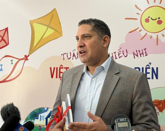 Đại sứ Thụy Điển tại Việt Nam Johan Ndisi. Ảnh: Kiều Thoan Thu