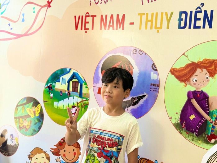 Em Lê Đăng Khoa, học sinh lớp 2A6 Trường Tiểu học Đặng Trần Côn. Ảnh: Kiều Thoan Thu