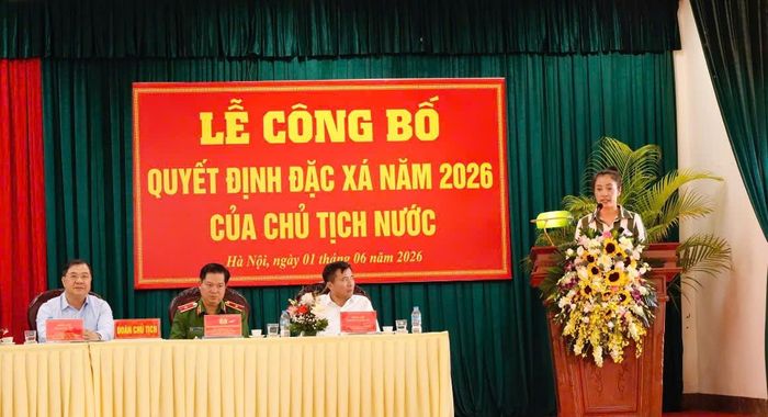 Chị Ke Thị Thu Thảo thay mặt hơn 200 phạm nhân lên phát biểu tại Lễ công bố Quyết định đặc xá năm 2026 của Chủ tịch nước. Ảnh: Hồng Giang