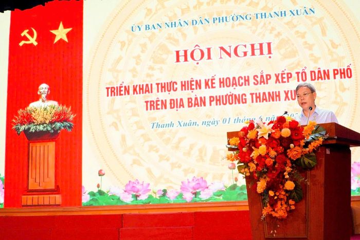 Đồng chí Đỗ Quang Dương, Chủ tịch UBND phường Thanh Xuân phát biểu tại Hội nghị triển khai thực hiện Kế hoạch sắp xếp tổ dân phố trên địa bàn phường. Ảnh: Tùng Lâm