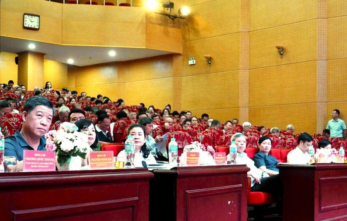 Các đại biểu tham dự Hội nghị triển khai thực hiện Kế hoạch sắp xếp tổ dân phố trên địa bàn phường Thanh Xuân. Ảnh: Tùng Lâm