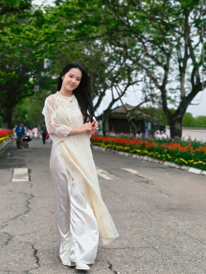 Nhiều người cảm thán bé Nhím ngày nào còn bé nhỏ theo bố đi ghi hình chương trình "Bố ơi mình đi đâu thế?" giờ đã lớn khôn thành thiếu nữ.
