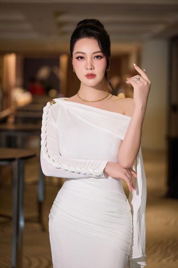 Á hậu Thụy Vân.