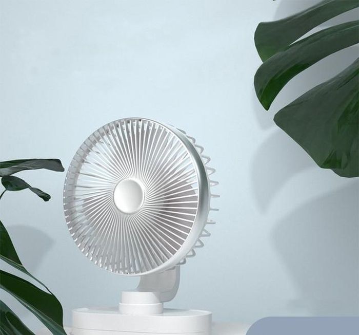 Bạn không nên sạc quạt tích điện quá lâu, đặc biệt sau lần đầu tiên sử dụng. Sạc quạt tích điện quá lâu có thể làm chai nhanh hơn, và ảnh hưởng đến tuổi thọ của pin hoặc ắc quy.