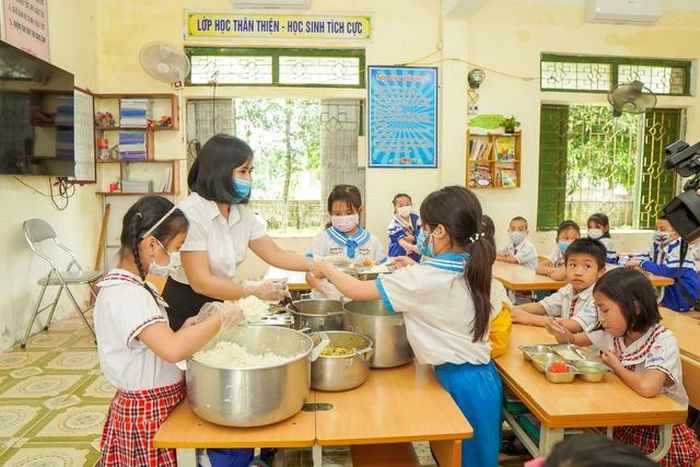 Dinh dưỡng học đường cần được tiếp cận toàn diện.