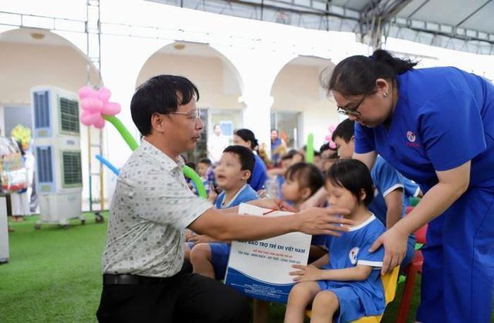 Tại chương trình, ông Nguyễn Ngọc Toản (Phó Cục trưởng Cục Bảo trợ xã hội, Bộ Y tế, kiêm Giám đốc Trung tâm) nhấn mạnh, chăm sóc và hỗ trợ trẻ em khuyết tật không chỉ là trách nhiệm của ngành y tế mà cần sự chung tay của toàn xã hội. Nhân dịp 1/6, Trung tâm phối hợp các doanh nghiệp, nhà hảo tâm tổ chức chương trình mong các cháu có một ngày hội thiếu nhi vui tươi, ấm áp và tràn đầy yêu thương. "Không một trẻ em khuyết tật nào bị bỏ lại phía sau, mỗi bước tiến của các cháu, giúp các cháu tiến bộ một cách toàn diện, đều là kết quả của sự đồng hành bền bỉ từ gia đình, đội ngũ y tế và cộng đồng", đại diện trung tâm nhấn mạnh.