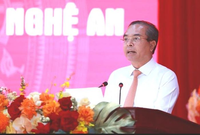 Tân Giám đốc Bệnh viện Hữu nghị Đa khoa Nghệ An Nguyễn Hồng Trường cam kết cùng tập thể cán bộ, viên chức và người lao động phát huy truyền thống đoàn kết, đổi mới, xây dựng đơn vị theo định hướng "Thông minh - Chuyên nghiệp - Hiện đại".