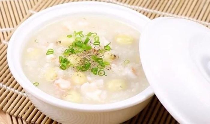 Cháo yến mạch hạt sen hỗ trợ ổn định tinh thần và cải thiện chất lượng giấc ngủ.
