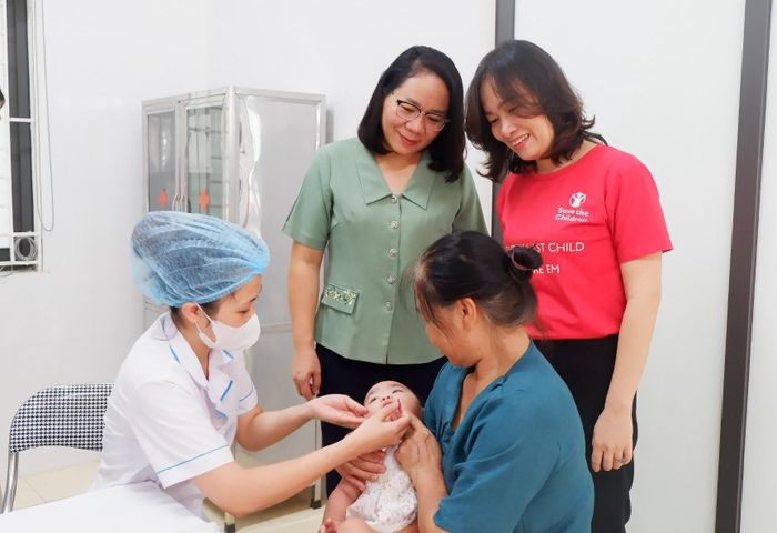 PGS.TS Trương Tuyết Mai giám sát việc tổ chức chiến dịch tại xã Vân Đình, xã Tam Hưng và phường Dương Nội.