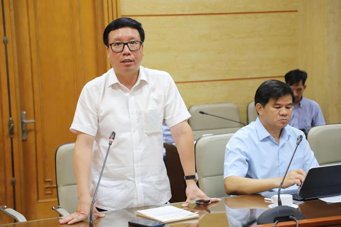 Ông Hoàng Cương, Phó Vụ trưởng Vụ Kế hoạch - Tài chính (Bộ Y tế) kiêm Phó Giám đốc phụ trách Ban Quản lý dự án công trình Y tế (Bộ Y tế) phát biểu.