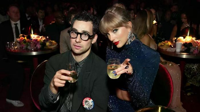  I Knew It, I Knew You là màn tái hợp giữa nữ nghệ sĩ và nhà sản xuất âm nhạc Jack Antonoff. 