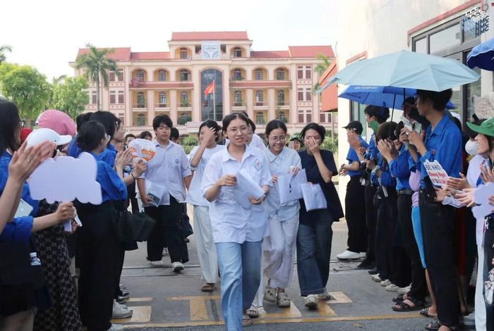 Thí sinh tại điểm thi THPT chuyên Nguyễn Trãi, Hải Phòng. (Ảnh: Nguyễn Trãi Channel)