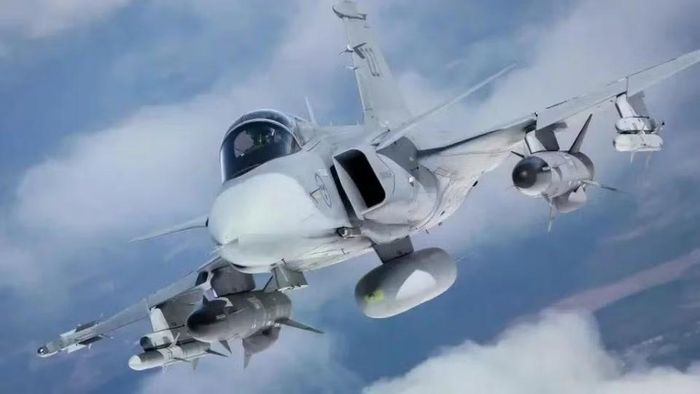 Khi kết hợp với các hệ thống phòng không và radar mặt đất, loại tiêm kích này có thể đóng vai trò như một “nút cảm biến bay”, hỗ trợ phát hiện và tiêu diệt mục tiêu hiệu quả hơn.