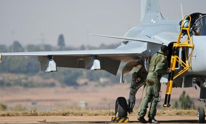 Với tải trọng vũ khí 7 tấn, Gripen có thể đảm nhiệm đồng thời nhiều nhiệm vụ từ chiếm ưu thế trên không đến tấn công mặt đất.