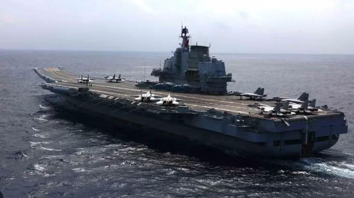 Một trong những dấu mốc đáng chú ý là việc biên đội tàu sân bay Liêu Ninh thực hiện các chuyến huấn luyện dài ngày trên biển xa, đi kèm với các tàu khu trục tên lửa, tàu hộ vệ và tàu hậu cần.