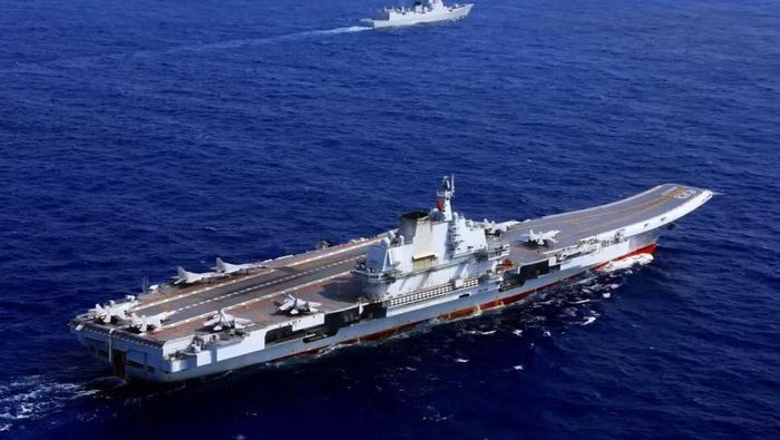 Sau khi được đưa vào hoạt động, tàu sân bay Liêu Ninh liên tục tham gia các cuộc diễn tập lớn, từng bước mở rộng phạm vi hoạt động từ vùng biển gần bờ ra các khu vực xa hơn.