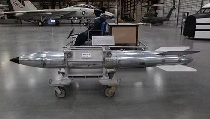 Hiện nay chương trình chia sẻ vũ khí hạt nhân của NATO bao gồm Bỉ, Đức, Ý, Hà Lan, Thổ Nhĩ Kỳ và Vương quốc Anh.